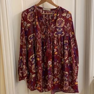 Cute flowery boho top. L